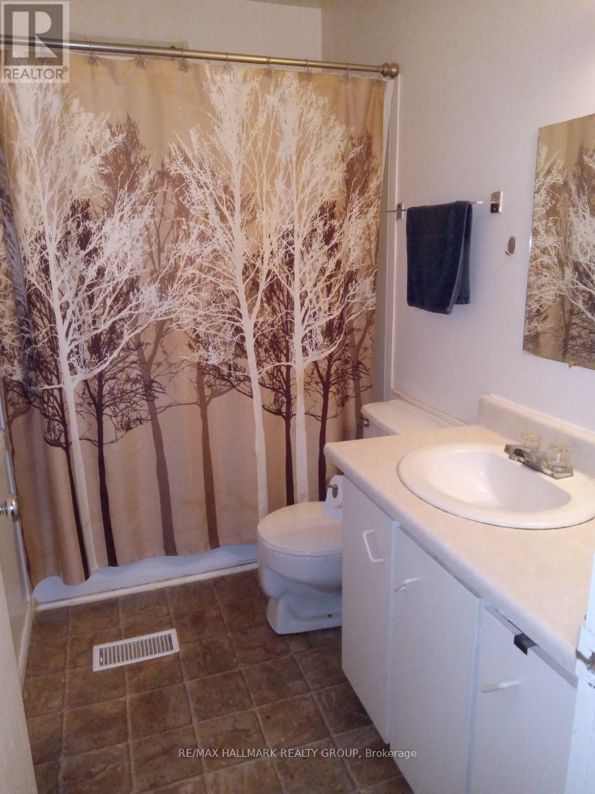 560 Stewart Street, Renfrew, Ontario  K7V 1Y6 - Photo 3 - X12904072