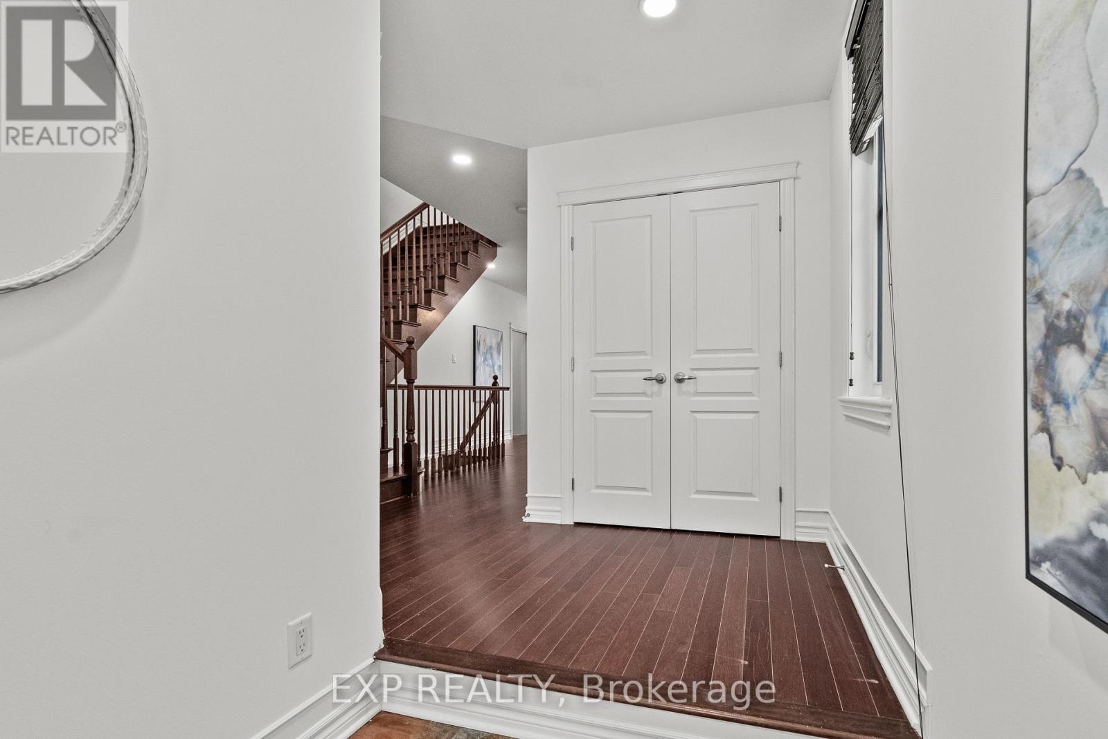 116 Watershield Ridge, Ottawa, Ontario  K2J 5T8 - Photo 3 - X12904076