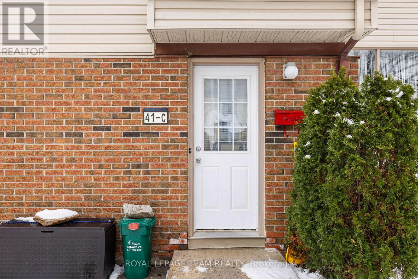 C - 41 Forester Crescent Sw, Ottawa, Ontario K2H 8Y3 - Photo 3 - X12904094