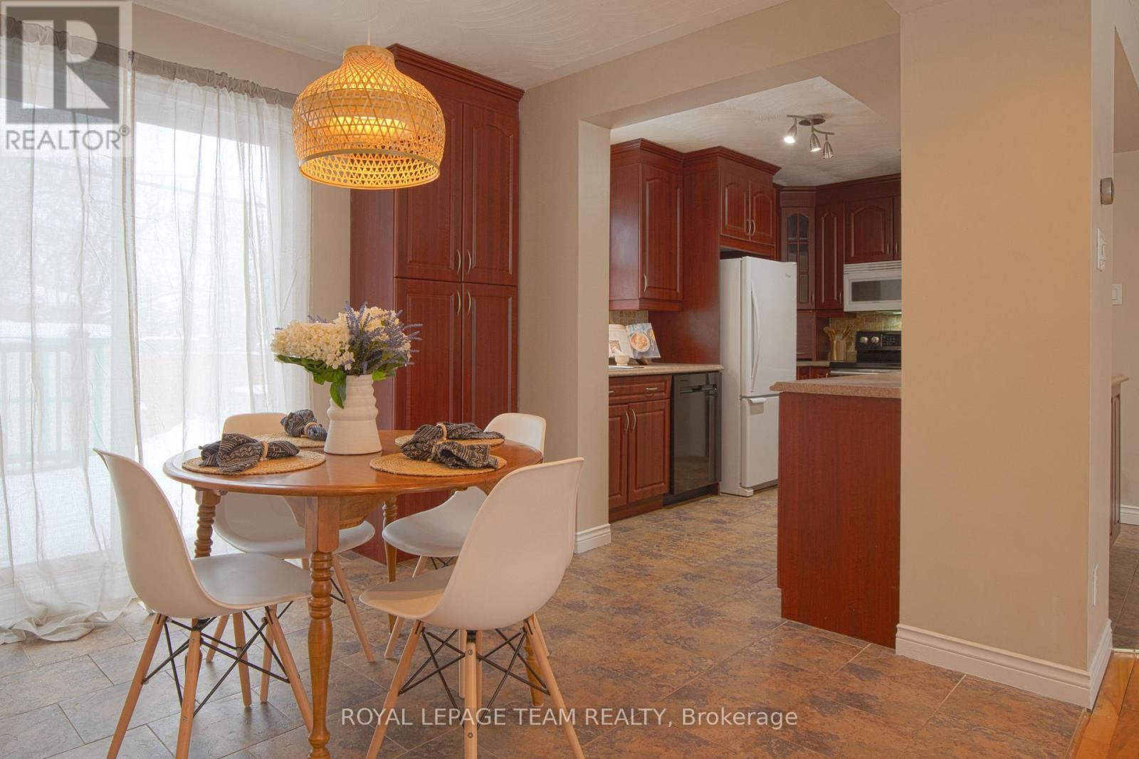 840 Borthwick Avenue, Ottawa, Ontario  K1K 2M8 - Photo 4 - X12904120