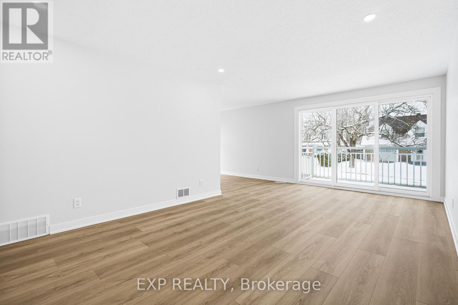 46 Charkay Street, Ottawa, Ontario  K2E 5N4 - Photo 11 - X12904164