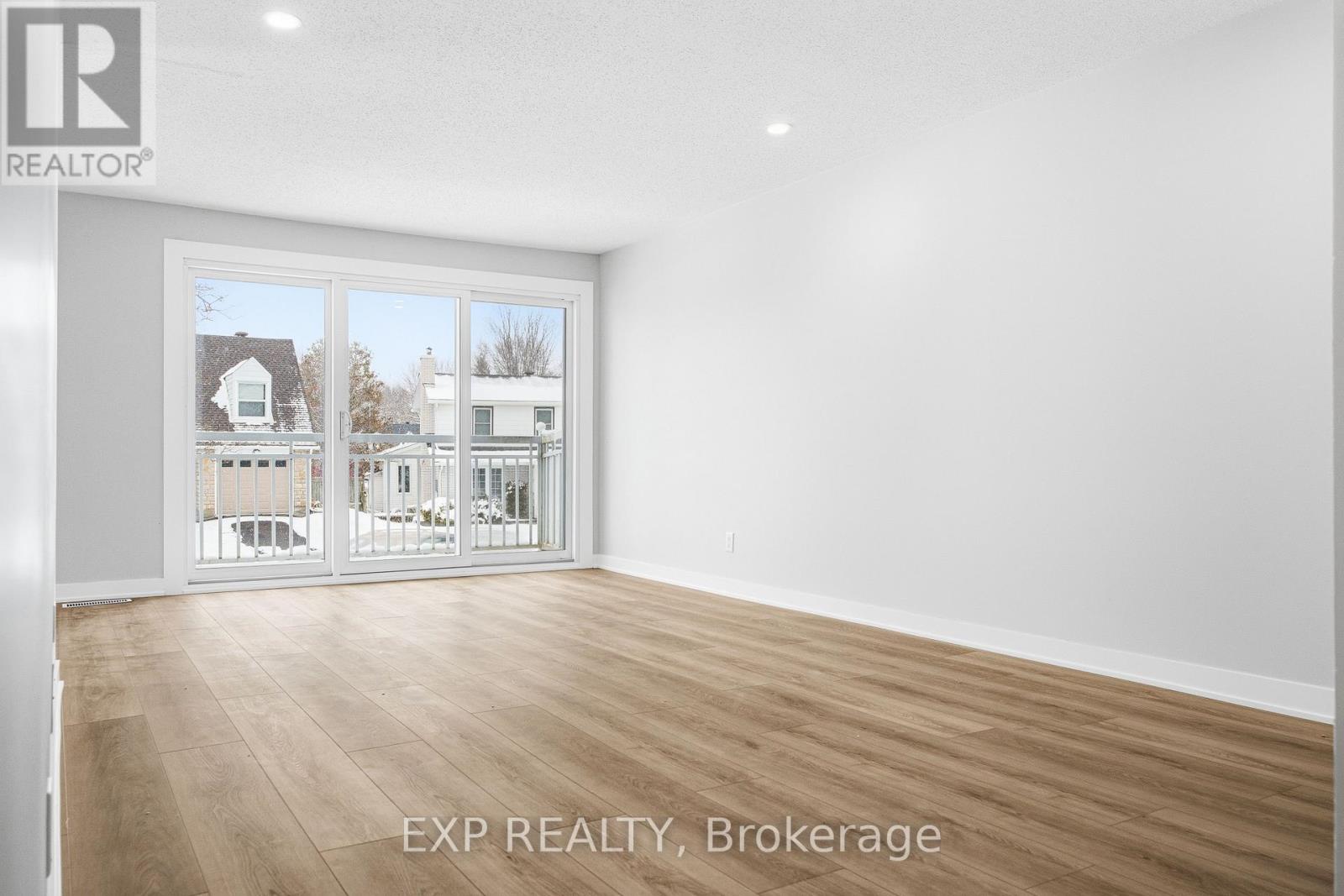 46 Charkay Street, Ottawa, Ontario  K2E 5N4 - Photo 12 - X12904164