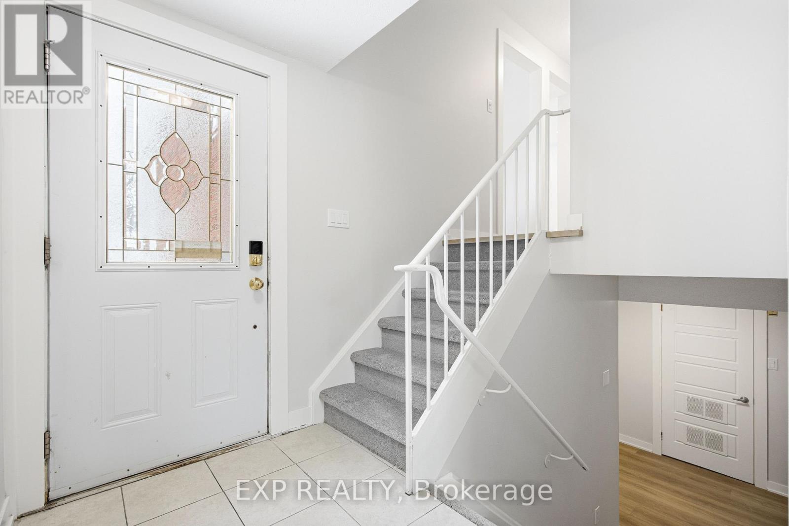 46 Charkay Street, Ottawa, Ontario  K2E 5N4 - Photo 3 - X12904164