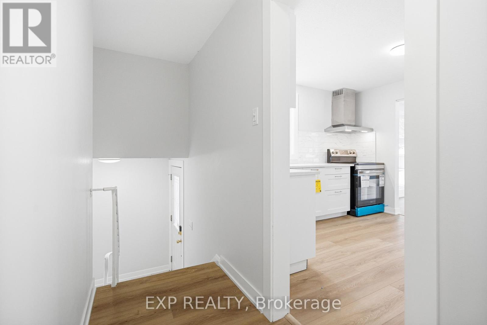 46 Charkay Street, Ottawa, Ontario  K2E 5N4 - Photo 4 - X12904164