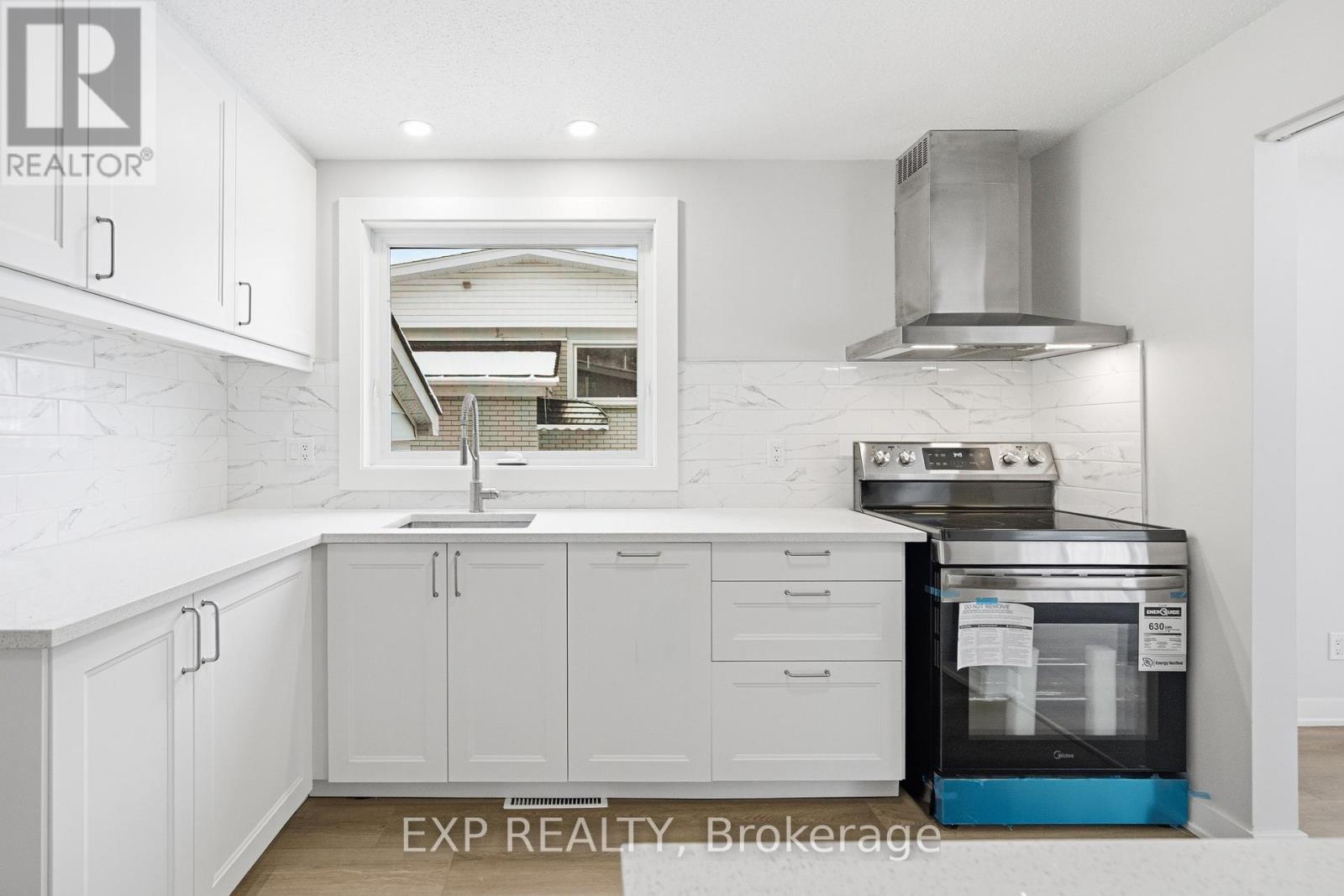 46 Charkay Street, Ottawa, Ontario  K2E 5N4 - Photo 6 - X12904164