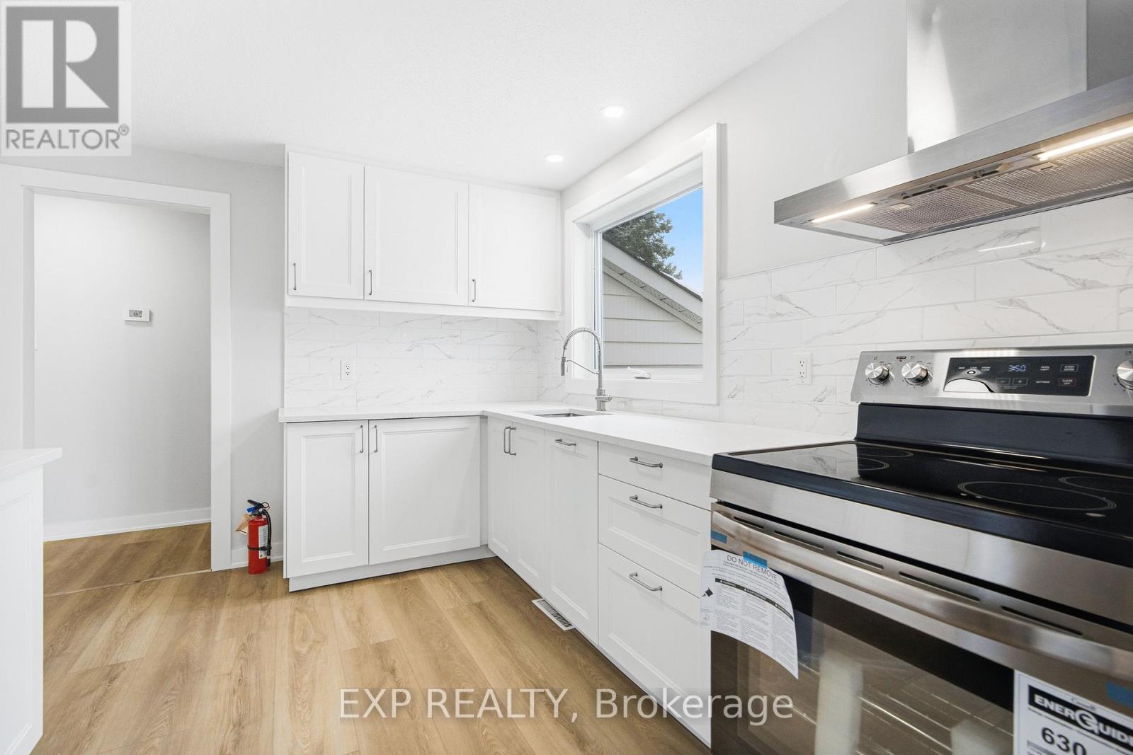 46 Charkay Street, Ottawa, Ontario  K2E 5N4 - Photo 7 - X12904164