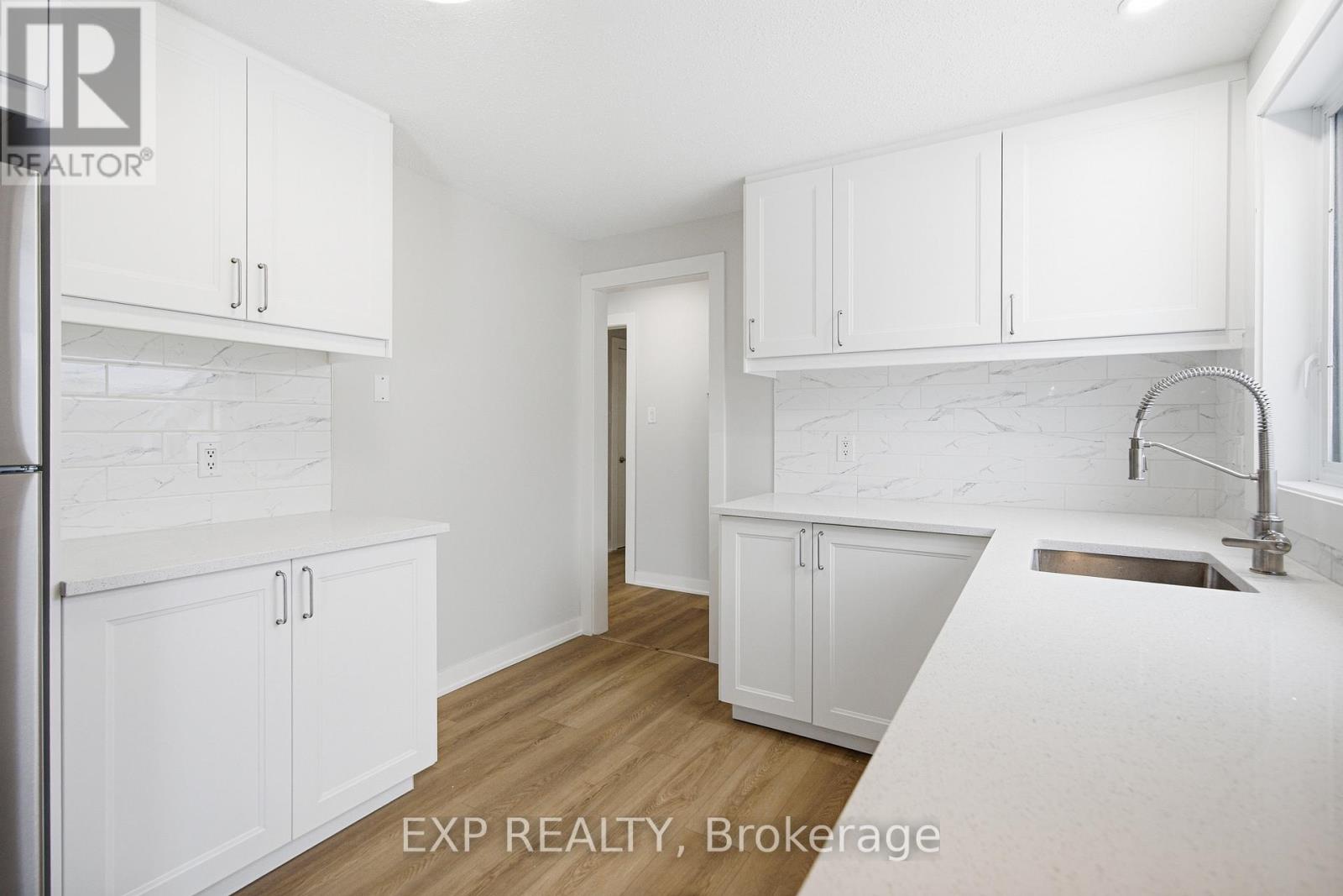 46 Charkay Street, Ottawa, Ontario  K2E 5N4 - Photo 8 - X12904164