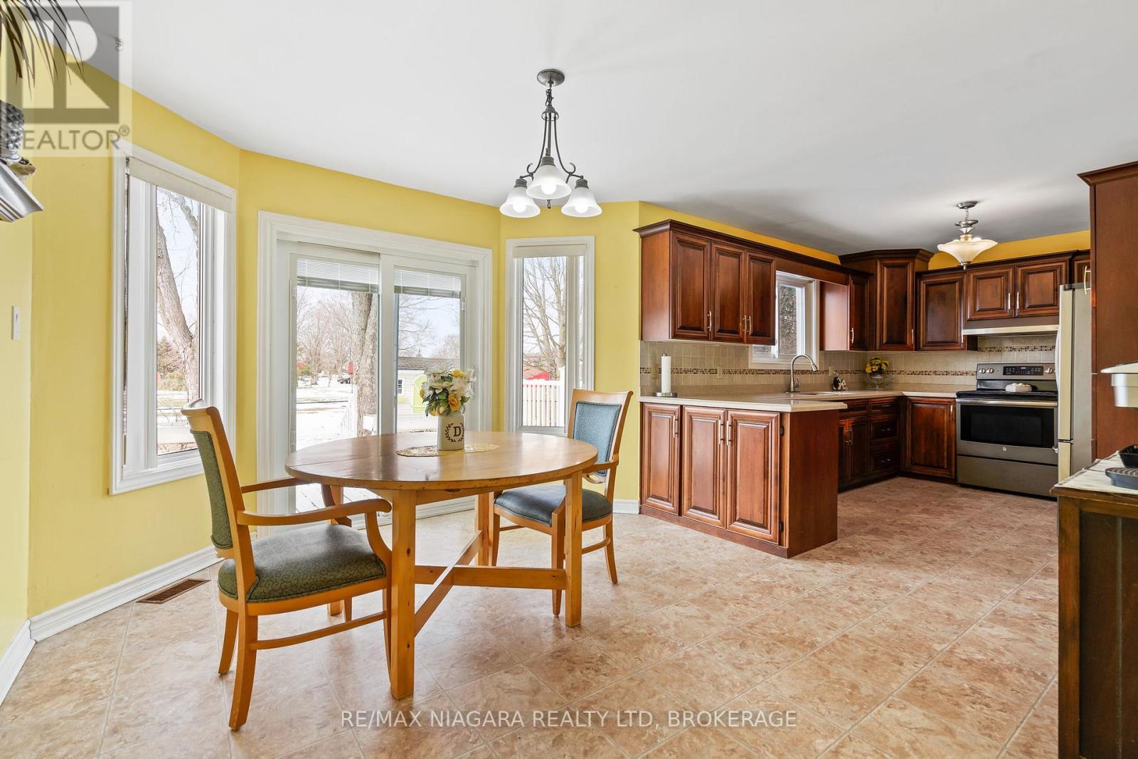 231 West Side Road, Port Colborne, Ontario  L3K 5L1 - Photo 17 - X12904030