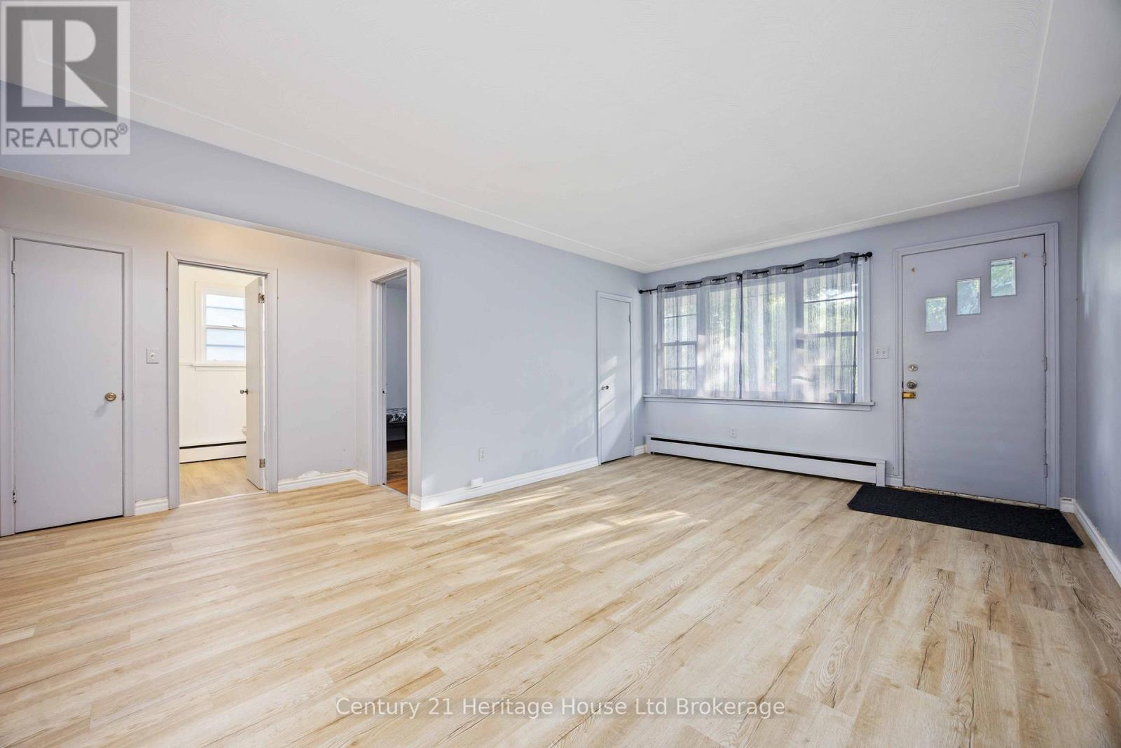 115 Sutton Street, Sarnia, Ontario  N7T 3S4 - Photo 4 - X12904132