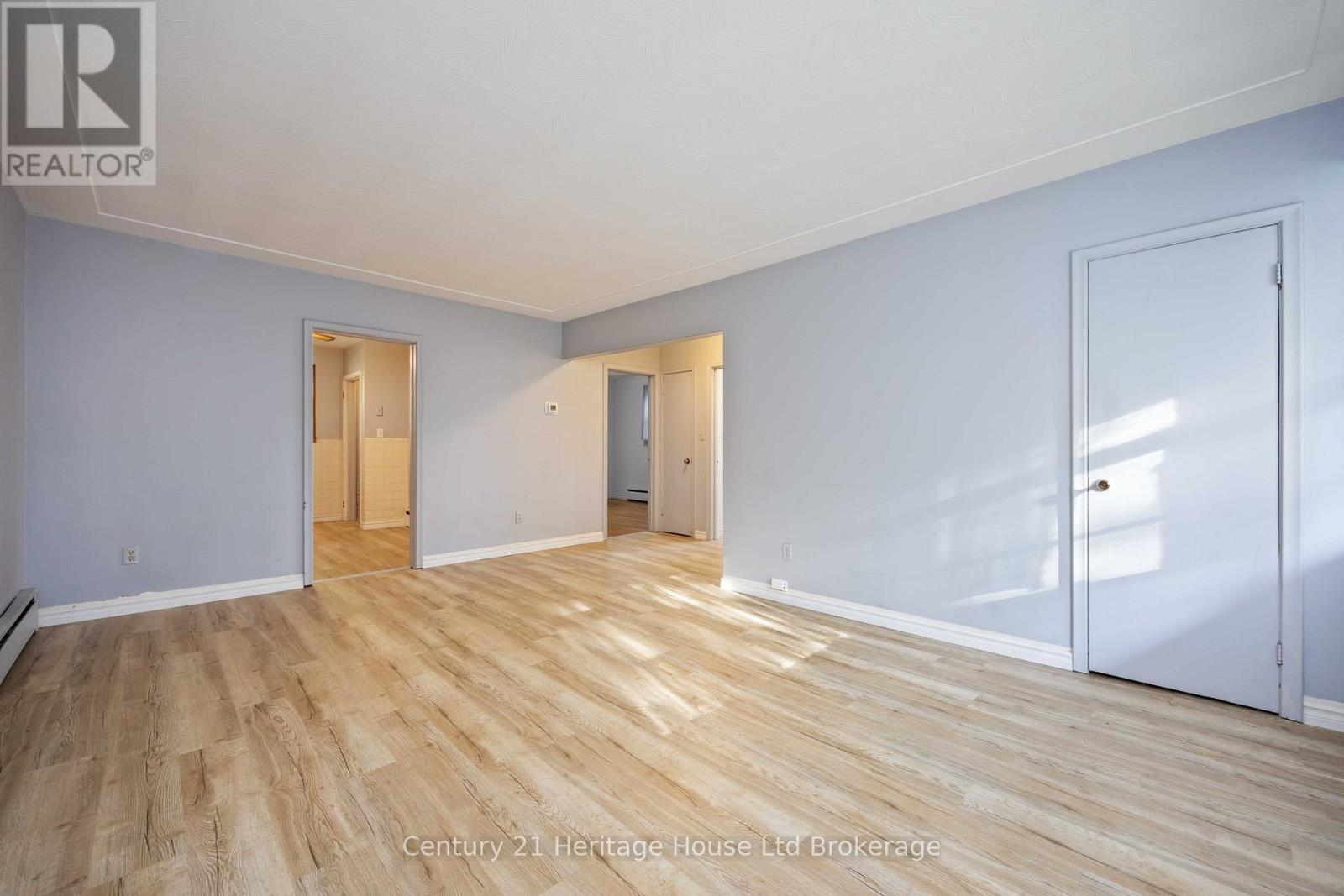 115 Sutton Street, Sarnia, Ontario  N7T 3S4 - Photo 5 - X12904132