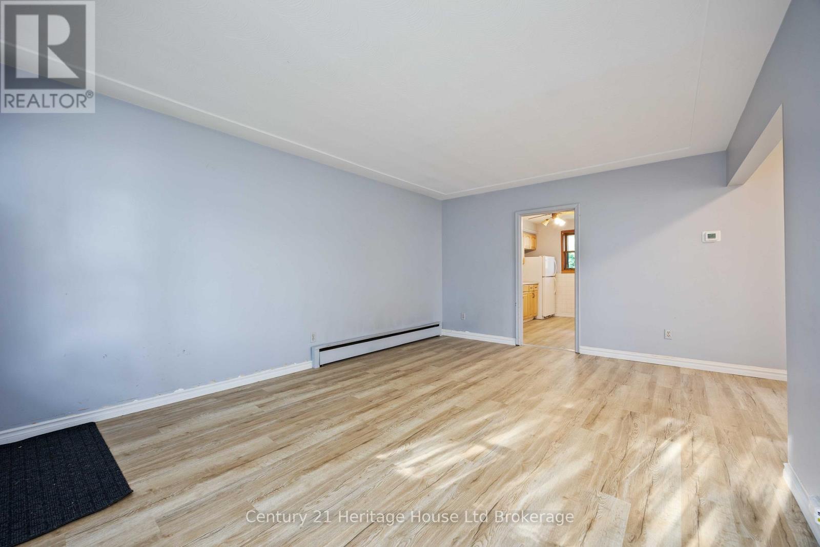 115 Sutton Street, Sarnia, Ontario  N7T 3S4 - Photo 6 - X12904132