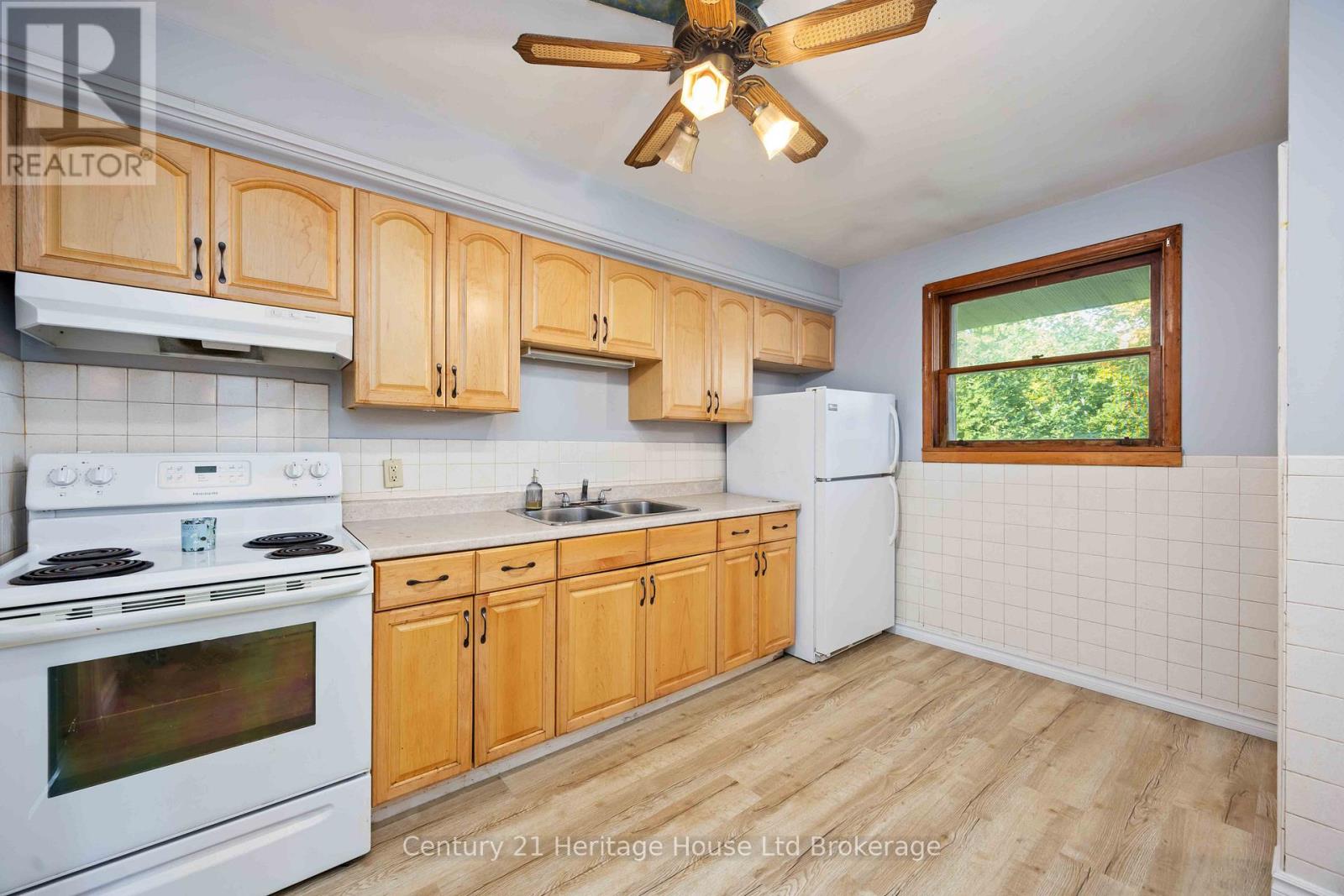 115 Sutton Street, Sarnia, Ontario  N7T 3S4 - Photo 8 - X12904132