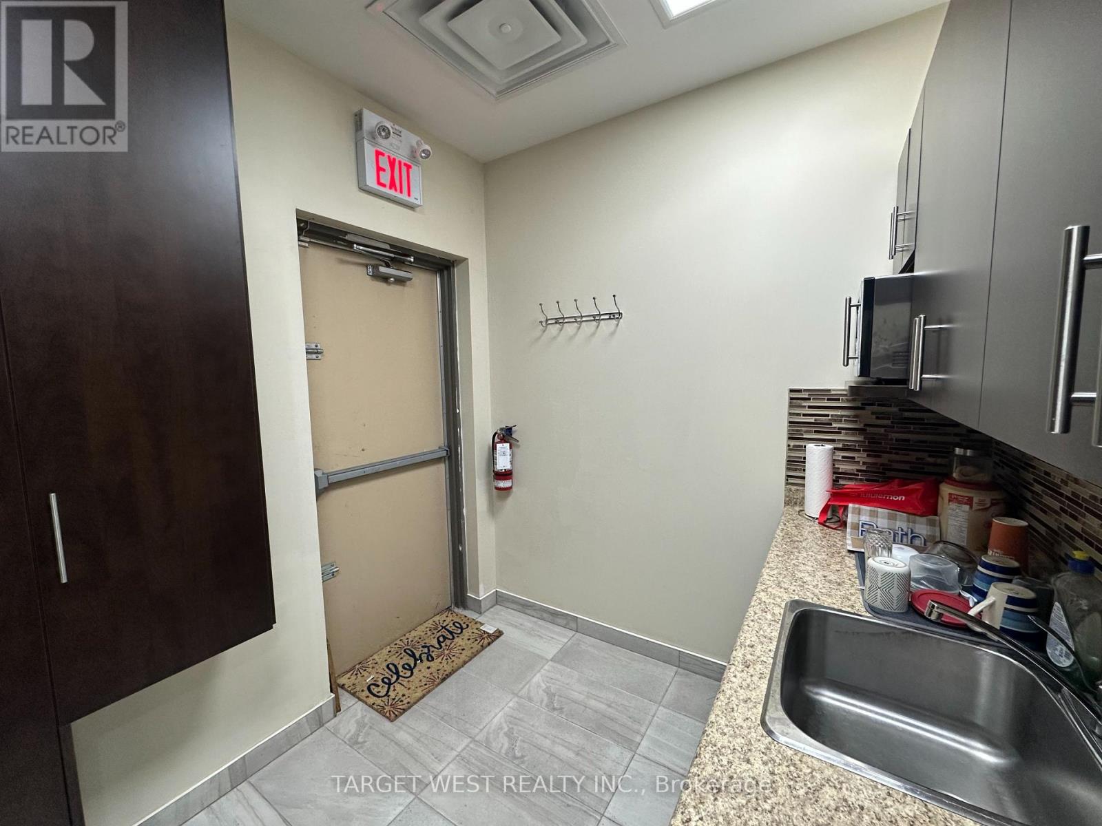 13 - 680 Rexdale Boulevard, Toronto, Ontario  M9W 0B5 - Photo 15 - W12901164