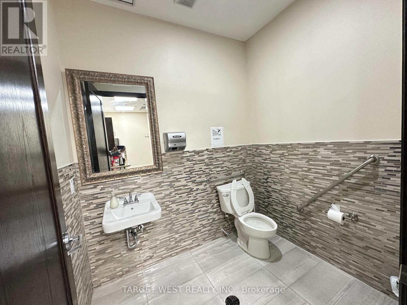 13 - 680 Rexdale Boulevard, Toronto, Ontario  M9W 0B5 - Photo 14 - W12901164