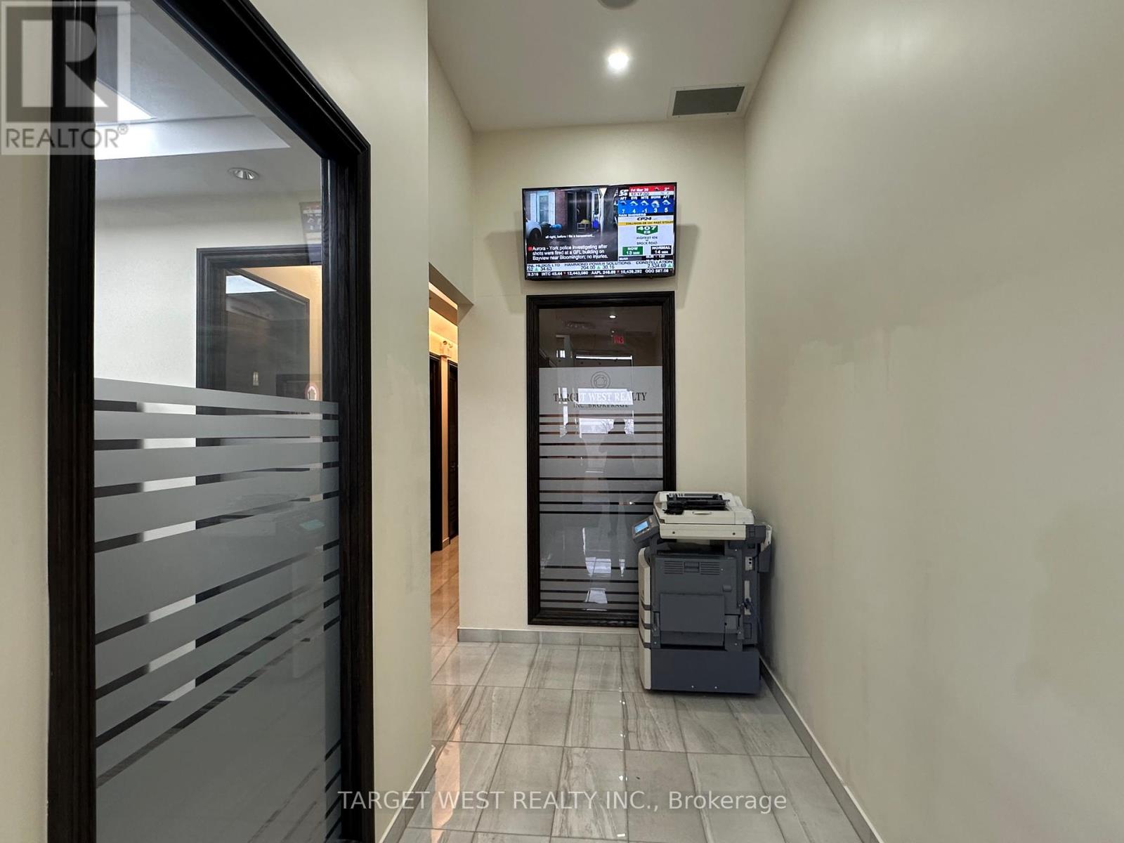 13 - 680 Rexdale Boulevard, Toronto, Ontario  M9W 0B5 - Photo 6 - W12901164