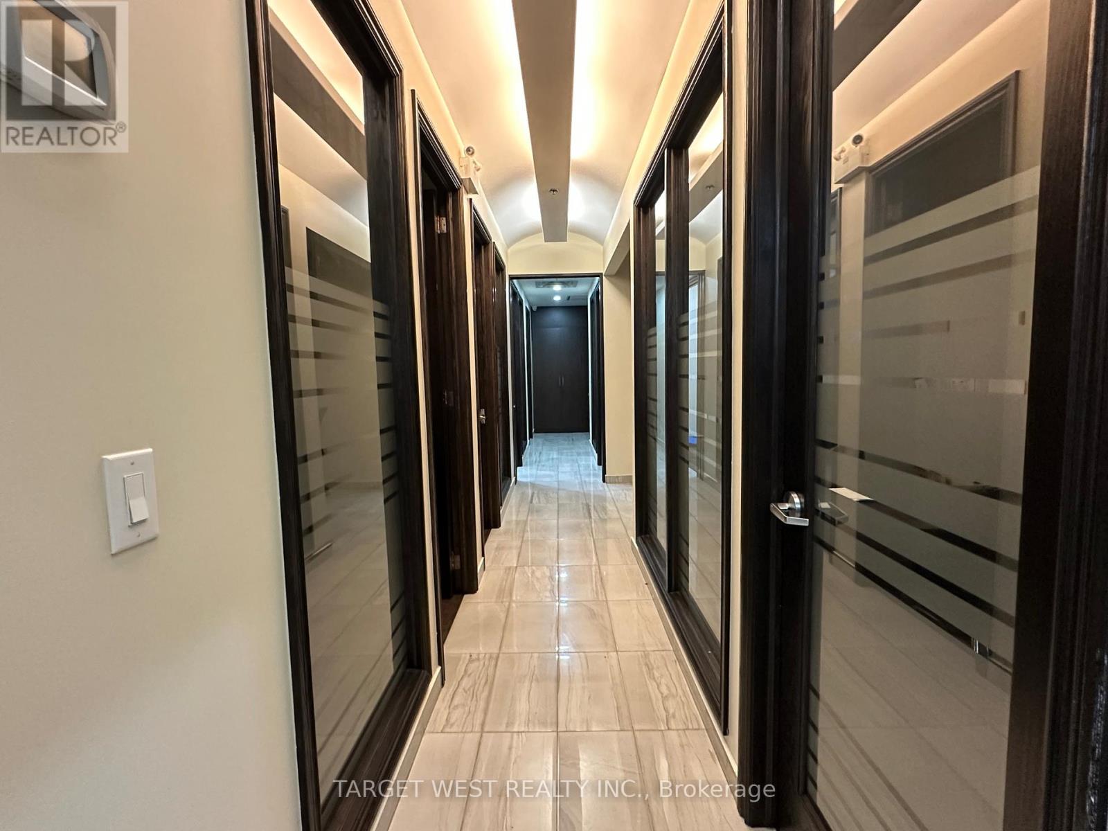 13 - 680 Rexdale Boulevard, Toronto, Ontario  M9W 0B5 - Photo 7 - W12901164