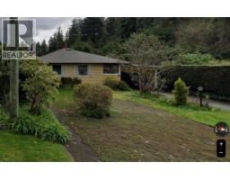 2700 PHILIP AVENUE, North Vancouver, British Columbia