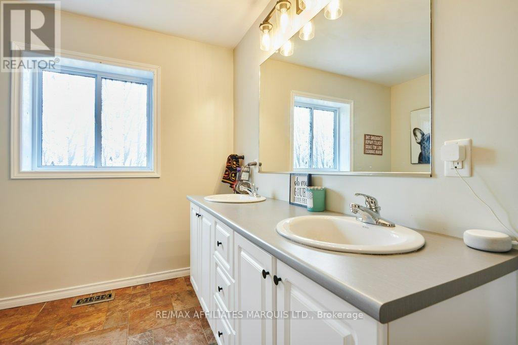 35 Nevada Street, North Stormont, Ontario  K0C 1W0 - Photo 21 - X12904134