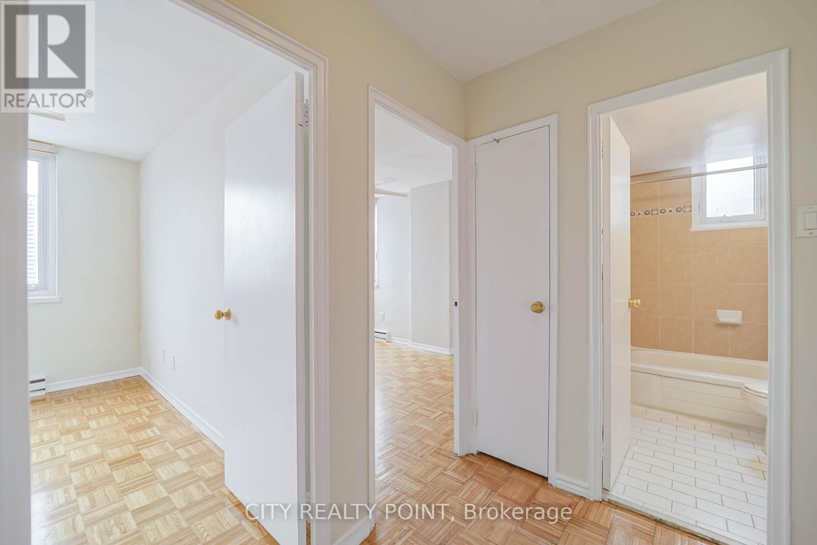 1006 - 55 Isabella Street, Toronto, Ontario  M4Y 1M8 - Photo 9 - C12904104