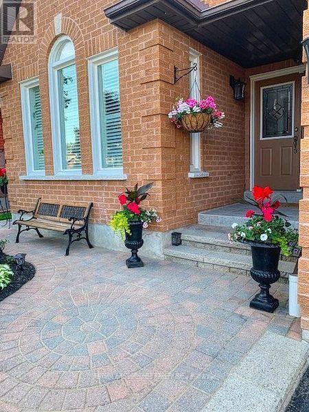 61 Silverbirch Place, Whitby, Ontario  L1R 1X6 - Photo 2 - E12904180