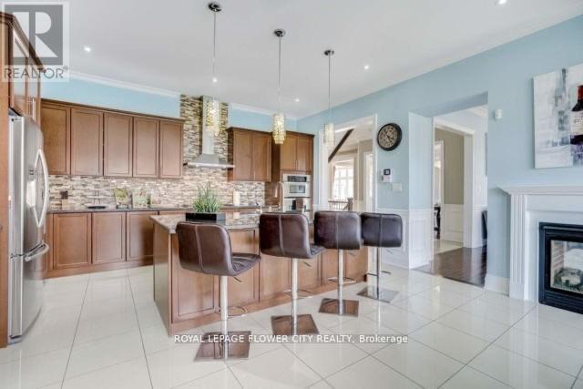 #upper - 51 Degrey Drive, Brampton, Ontario  L6P 3X7 - Photo 12 - W12904070