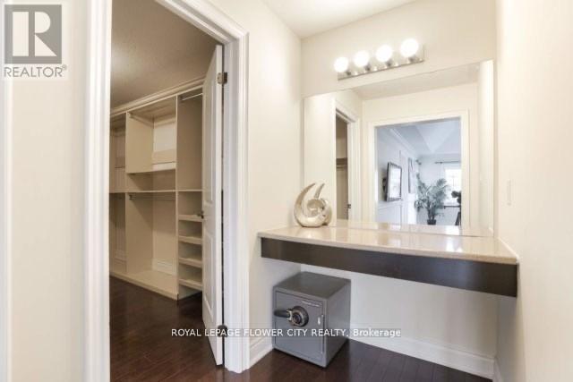 #upper - 51 Degrey Drive, Brampton, Ontario  L6P 3X7 - Photo 28 - W12904070