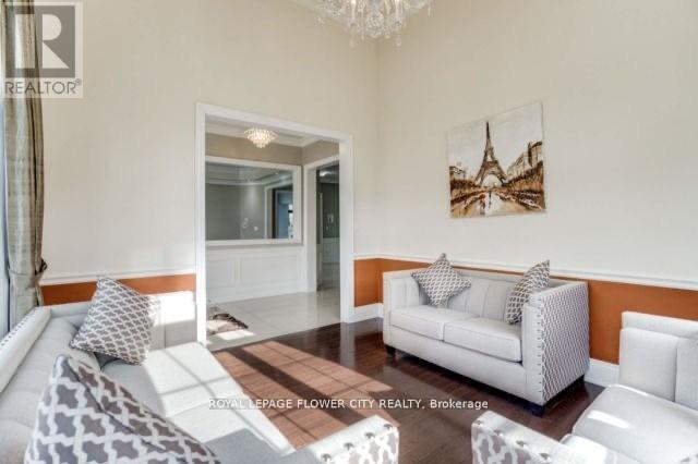 #upper - 51 Degrey Drive, Brampton, Ontario  L6P 3X7 - Photo 8 - W12904070