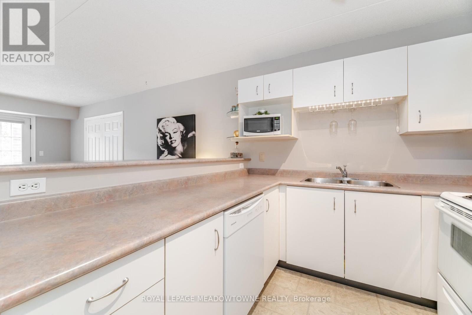 209 - 4005 Kilmer Drive, Burlington, Ontario  L7M 4M2 - Photo 10 - W12904078