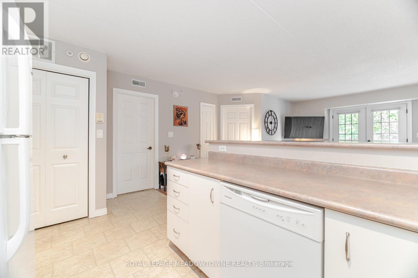 209 - 4005 Kilmer Drive, Burlington, Ontario  L7M 4M2 - Photo 12 - W12904078