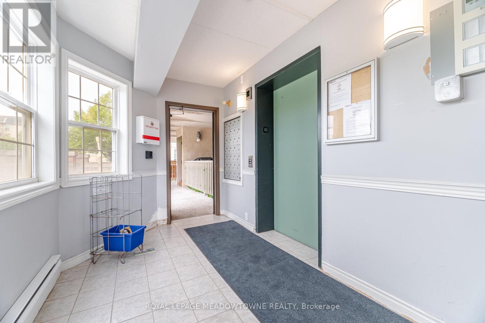 209 - 4005 Kilmer Drive, Burlington, Ontario  L7M 4M2 - Photo 4 - W12904078