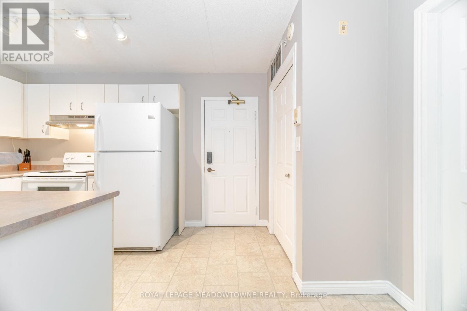 209 - 4005 Kilmer Drive, Burlington, Ontario  L7M 4M2 - Photo 6 - W12904078