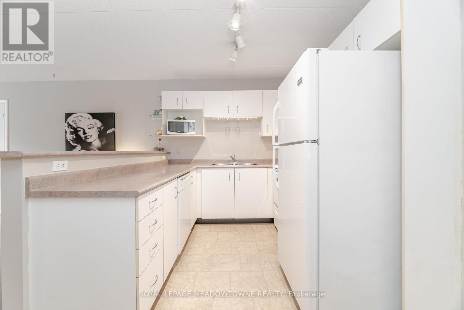 209 - 4005 Kilmer Drive, Burlington, Ontario  L7M 4M2 - Photo 8 - W12904078