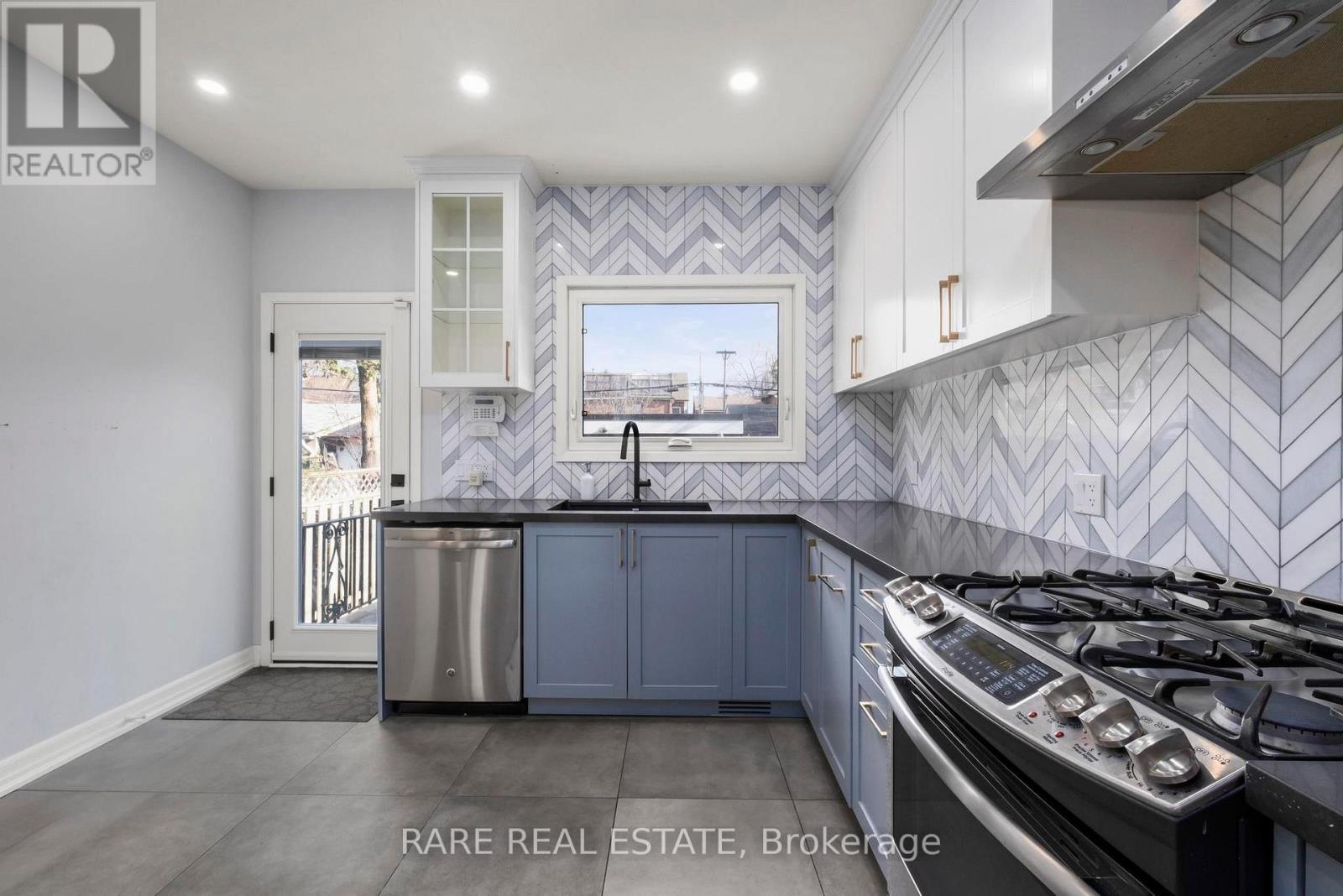 893 Dovercourt Road, Toronto, Ontario  M6H 2X6 - Photo 13 - W12904100