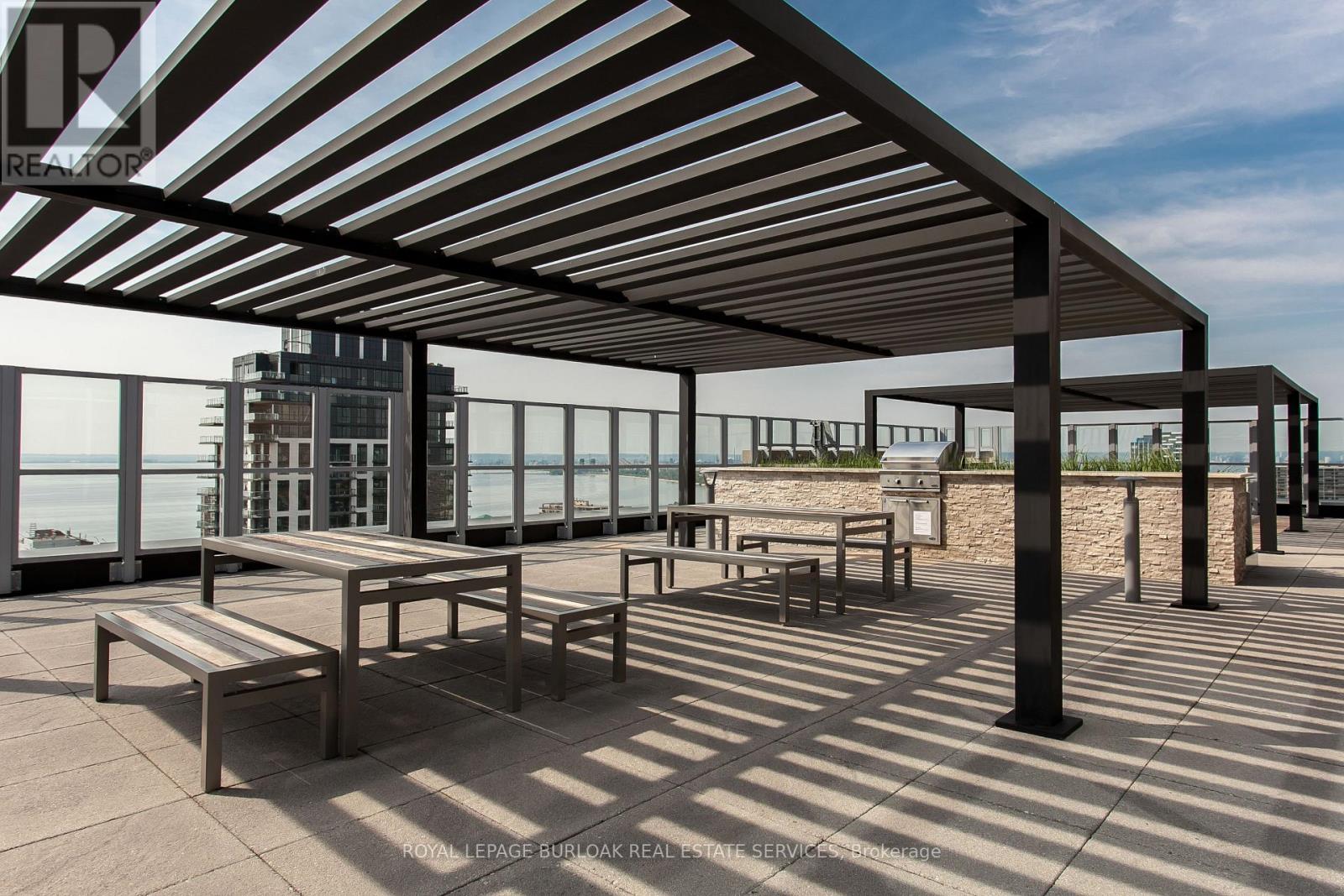 401 - 2025 Maria Street, Burlington, Ontario  L7R 0E9 - Photo 3 - W12904112