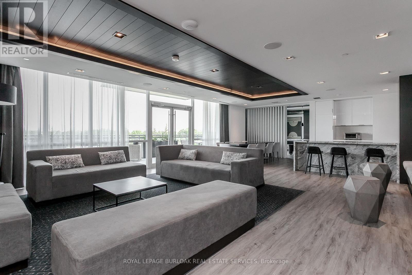 401 - 2025 Maria Street, Burlington, Ontario  L7R 0E9 - Photo 4 - W12904112