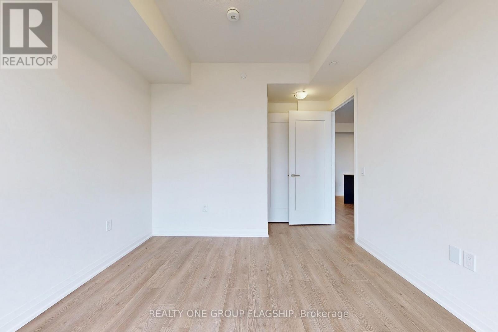 410 - 509 Dundas Street E, Oakville, Ontario  L6M 5P4 - Photo 18 - W12904144