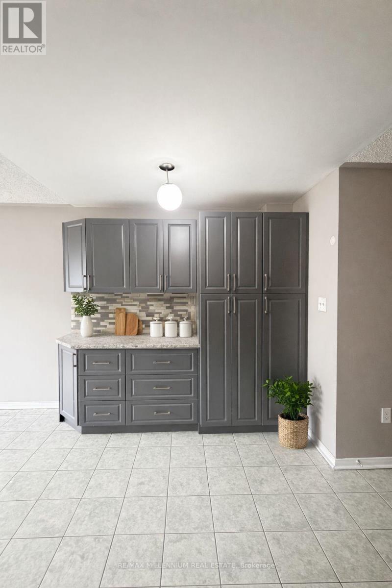 29 Needlewood Lane, Brampton, Ontario  L6R 2N3 - Photo 4 - W12904184