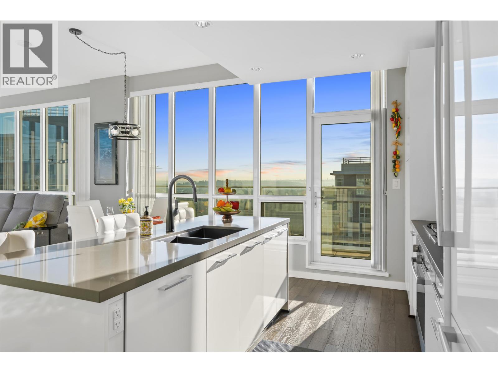 2903 3093 Windsor Gate, Coquitlam, British Columbia  V3B 0N2 - Photo 3 - R3099602