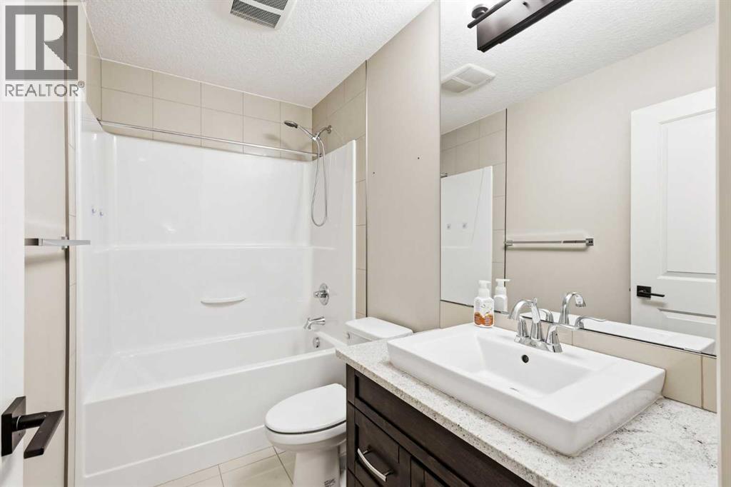 113 Kinniburgh Way, Chestermere, Alberta  T1X 0R8 - Photo 36 - A2294516