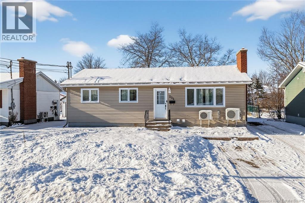 204-206 Sumner, Moncton, New Brunswick  E1C 8A7 - Photo 2 - NB135506
