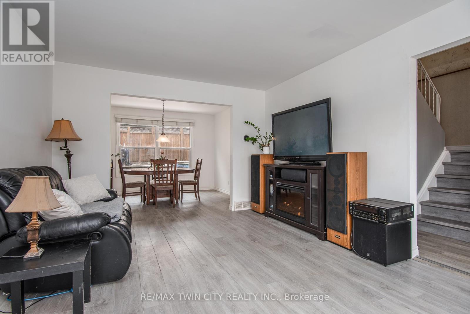 135 Vintage Crescent, Kitchener, Ontario N2P 1L1 - Photo 11 - X12904068