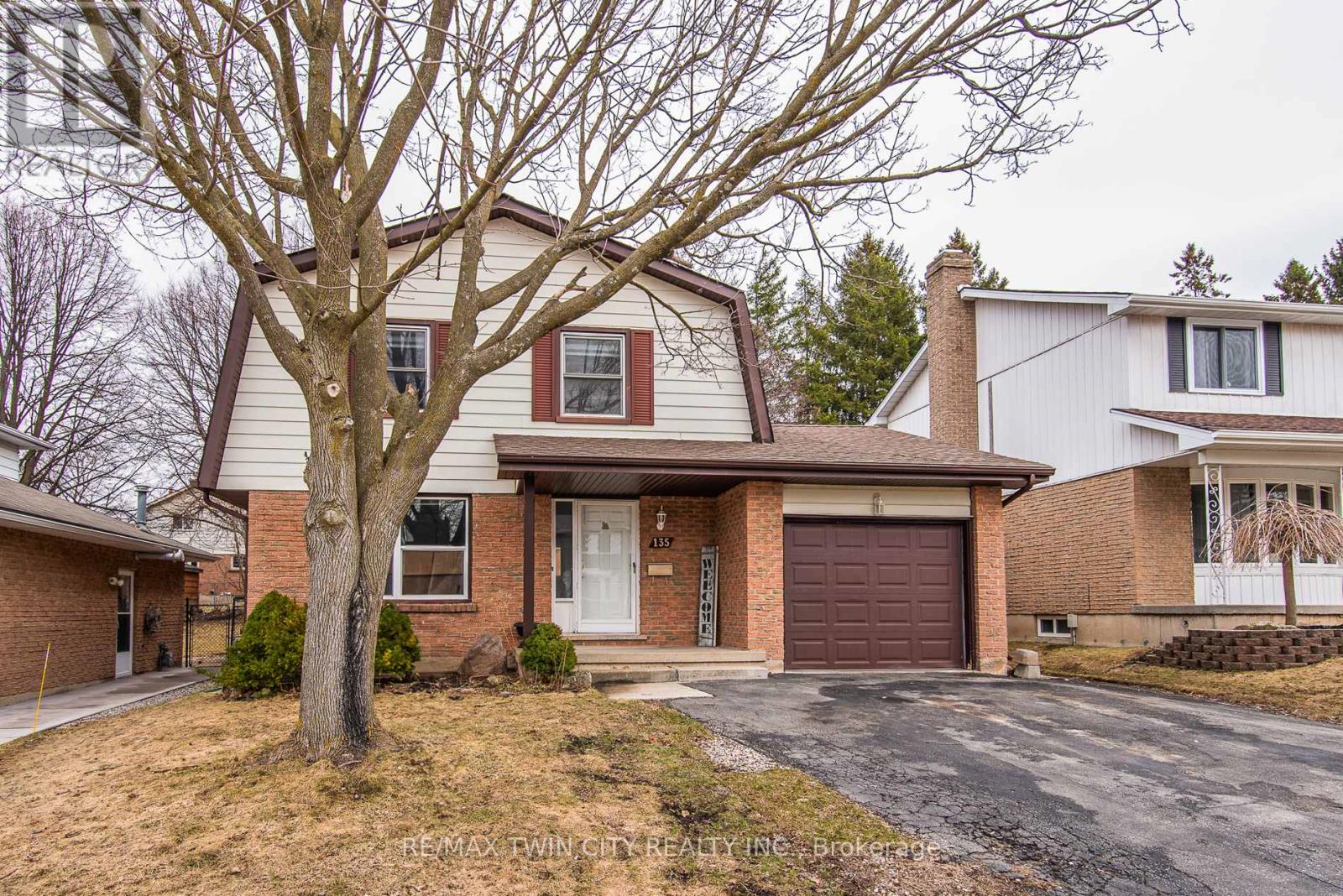 135 Vintage Crescent, Kitchener, Ontario N2P 1L1 - Photo 2 - X12904068