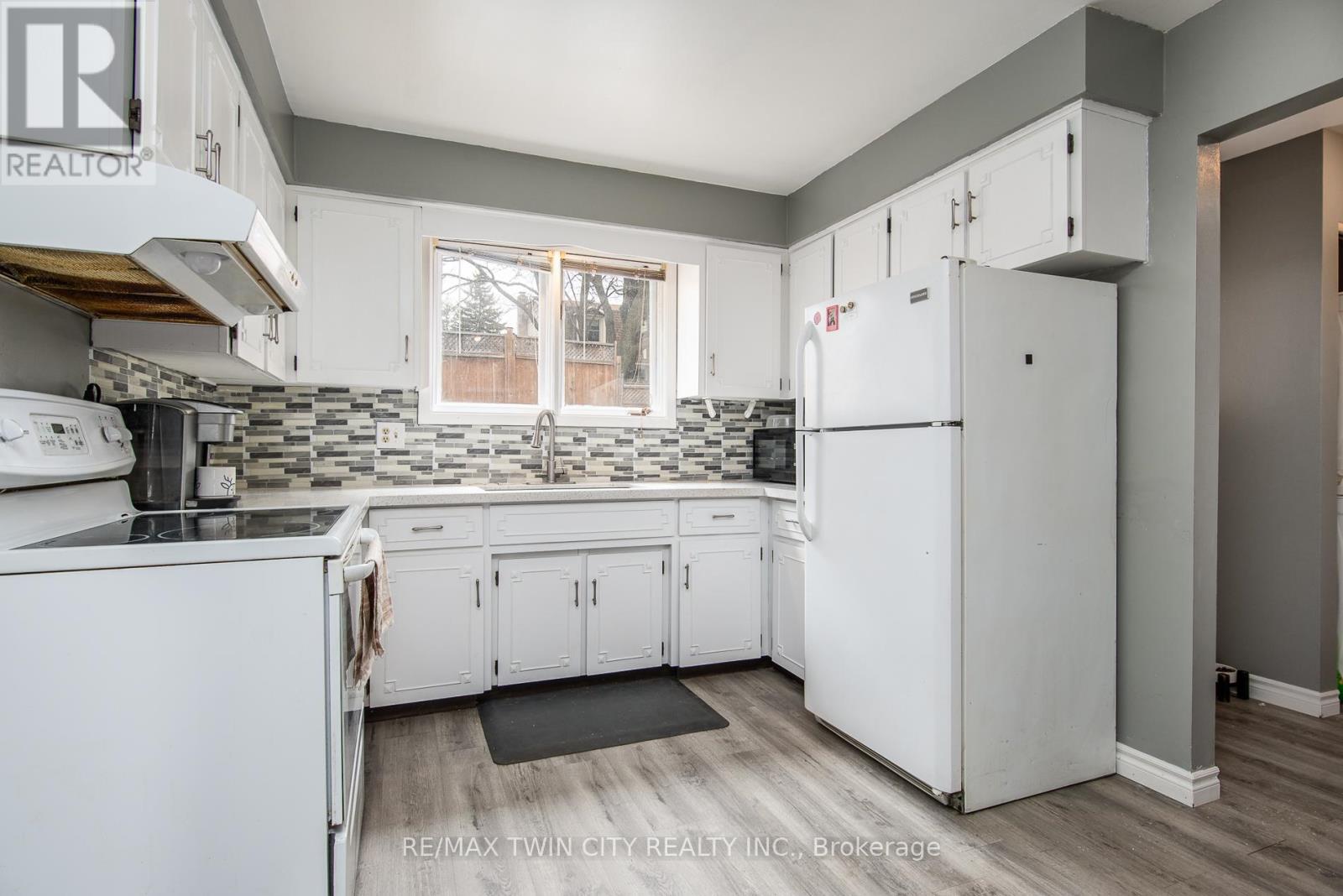 135 Vintage Crescent, Kitchener, Ontario N2P 1L1 - Photo 20 - X12904068