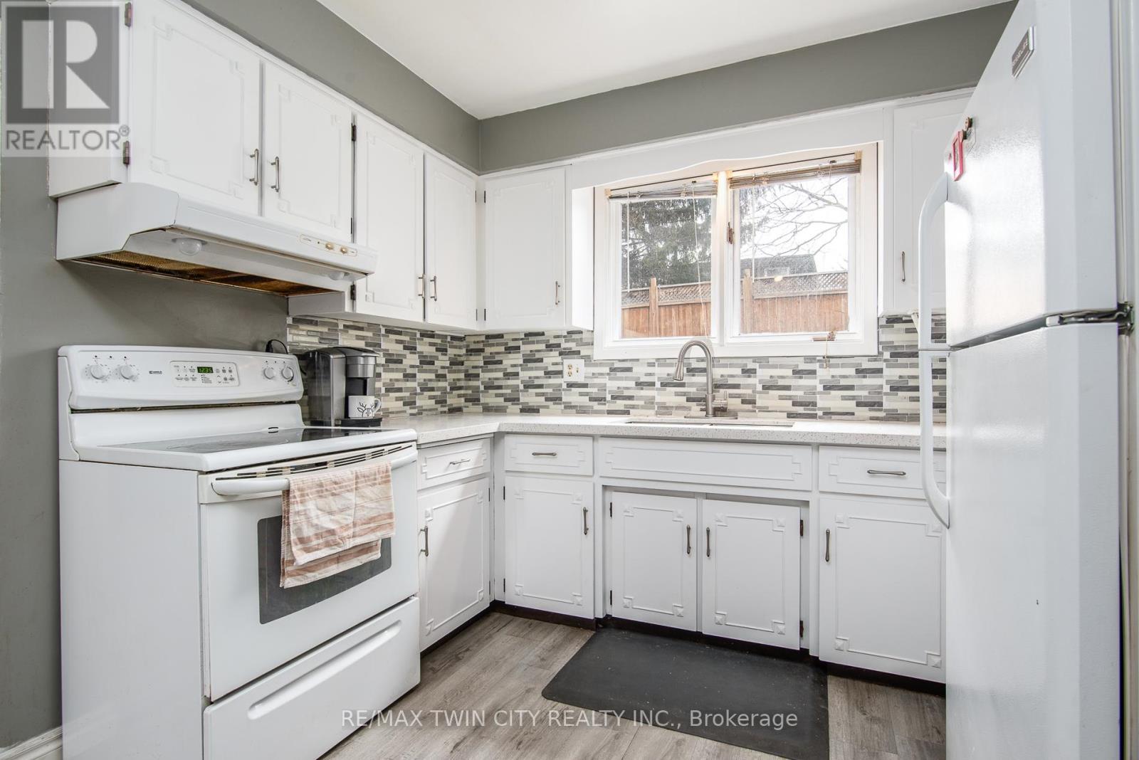 135 Vintage Crescent, Kitchener, Ontario N2P 1L1 - Photo 22 - X12904068