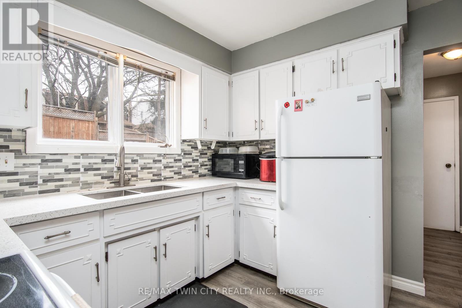 135 Vintage Crescent, Kitchener, Ontario N2P 1L1 - Photo 23 - X12904068