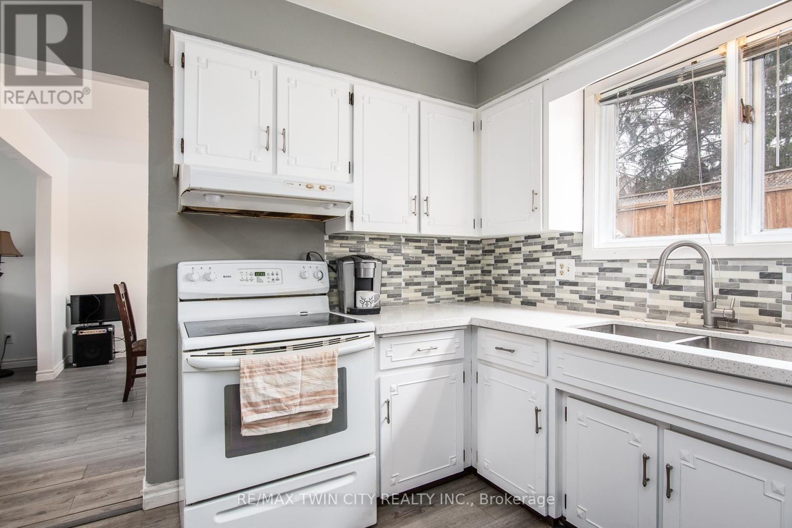 135 Vintage Crescent, Kitchener, Ontario N2P 1L1 - Photo 24 - X12904068