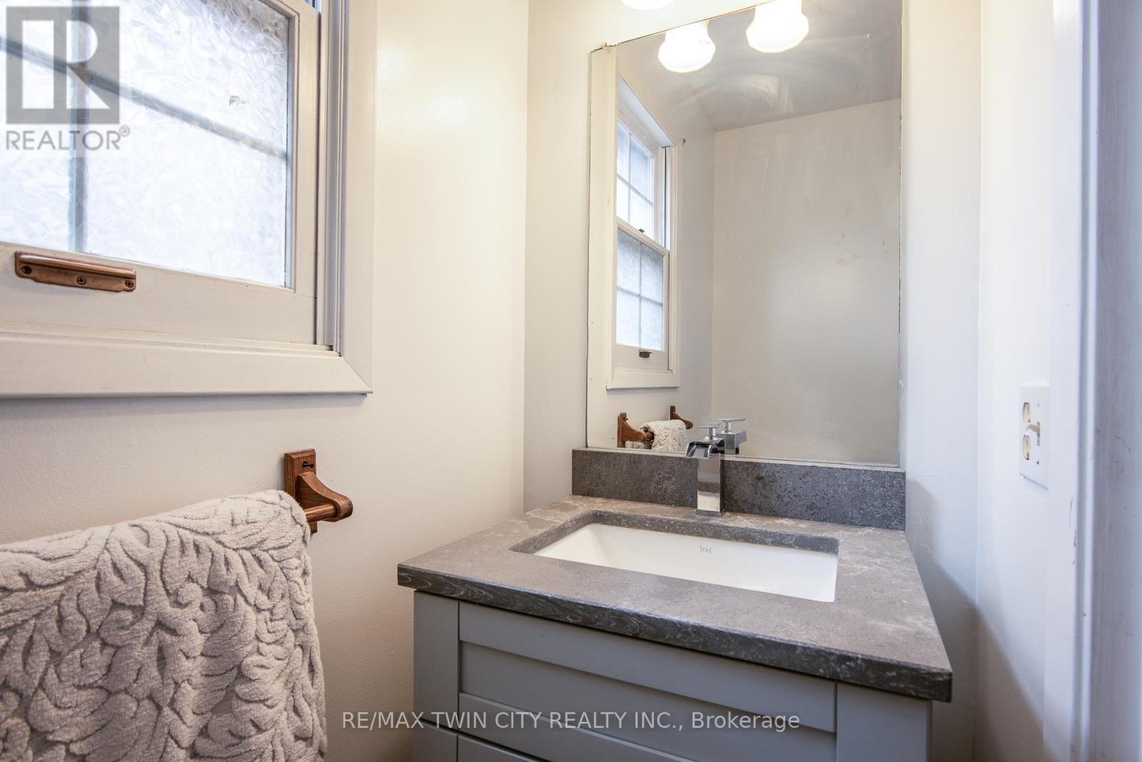 135 Vintage Crescent, Kitchener, Ontario N2P 1L1 - Photo 27 - X12904068