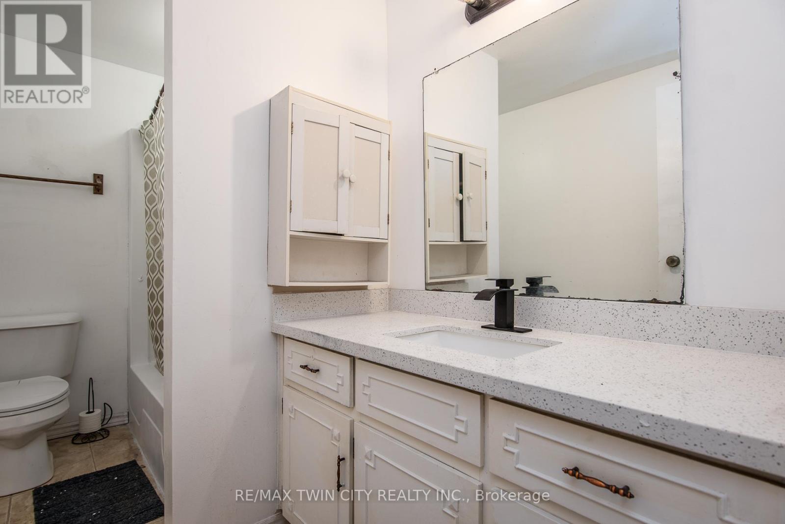 135 Vintage Crescent, Kitchener, Ontario N2P 1L1 - Photo 32 - X12904068