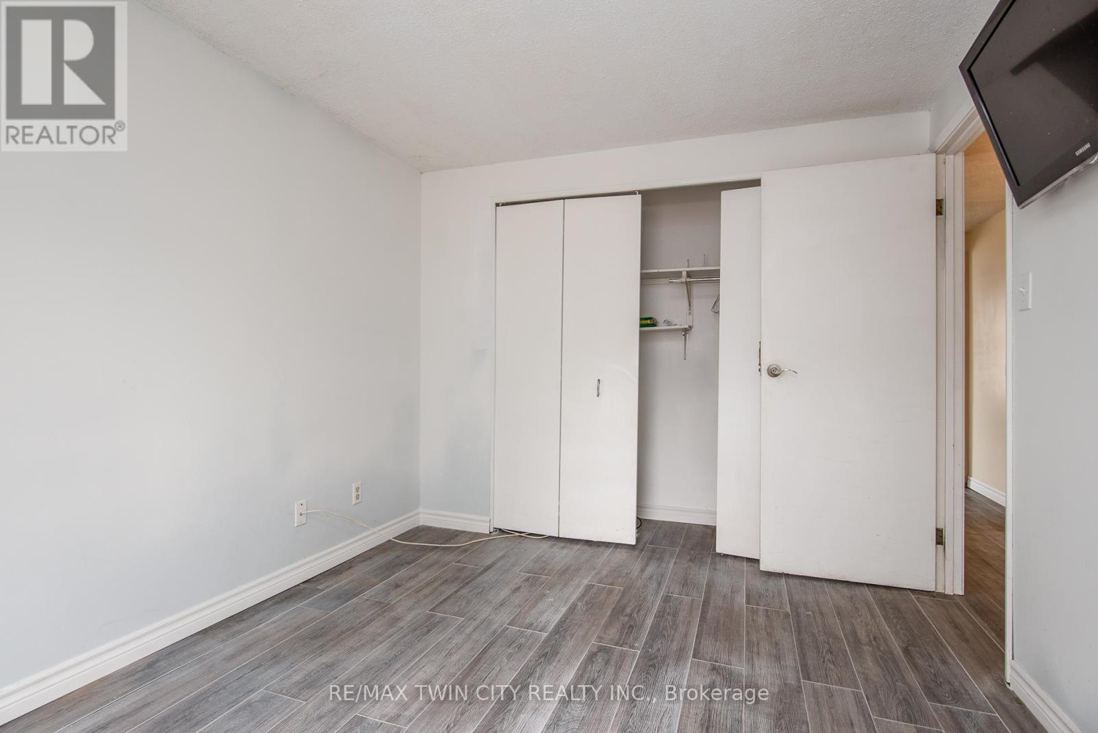 135 Vintage Crescent, Kitchener, Ontario N2P 1L1 - Photo 36 - X12904068