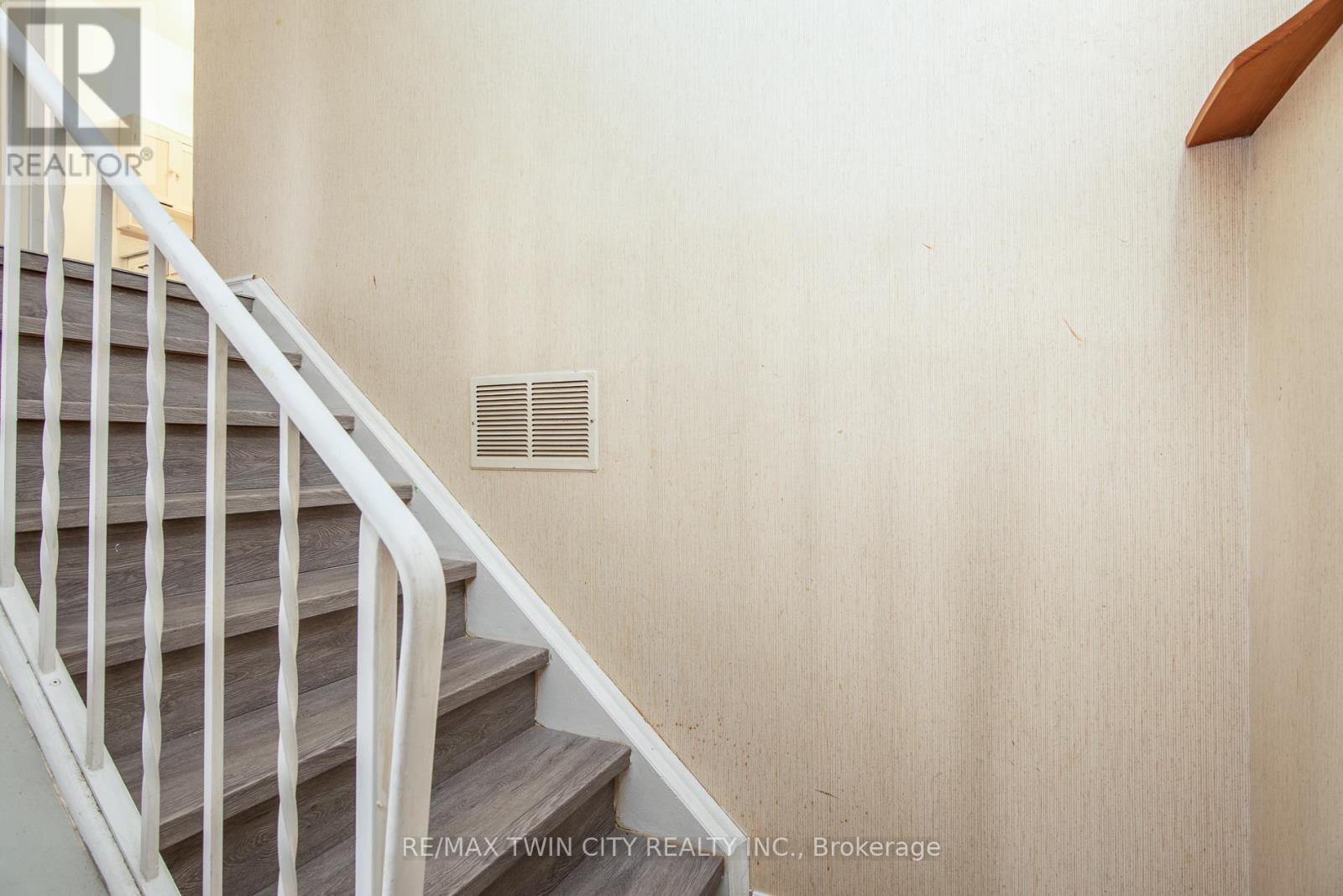 135 Vintage Crescent, Kitchener, Ontario N2P 1L1 - Photo 37 - X12904068